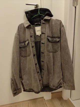Chaqueta tejana gris con capucha Talla M