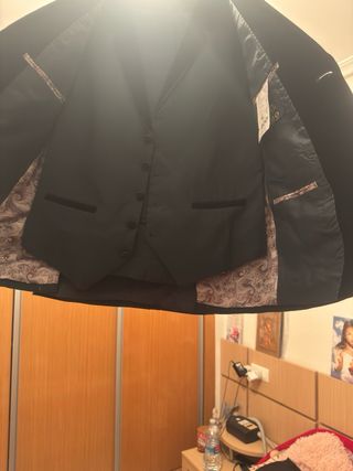 Traje de novio negro nuevo