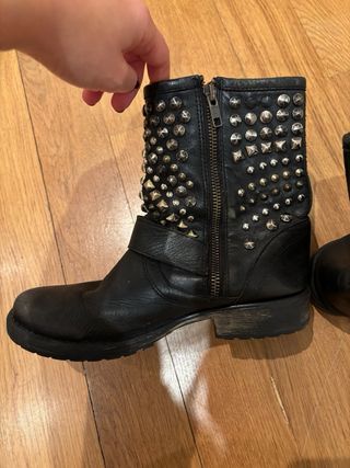 Botines Steve Madden negros cuero con tachuelas