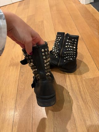 Botines Steve Madden negros cuero con tachuelas