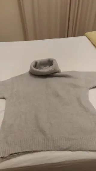 Jersey ancho cuello vuelto gris