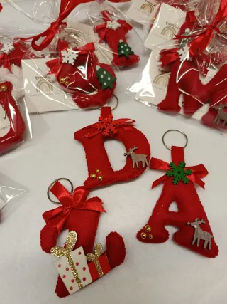 Letterine portachiavi natalizie in feltro