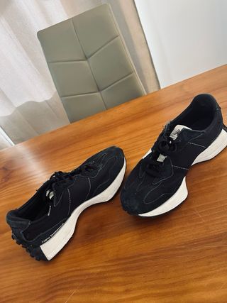 Zapatillas New Balance 327 Negras y Blancas