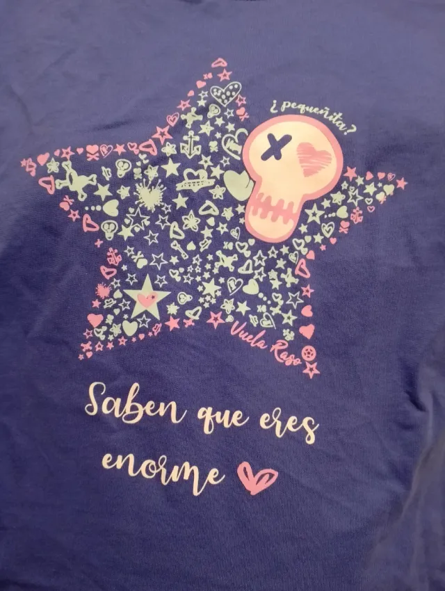 Sudadera azul con estampado de calavera