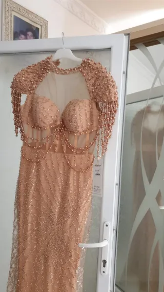 Vestido de fiesta dorado y rosa