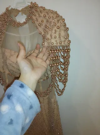 Vestido de fiesta dorado y rosa