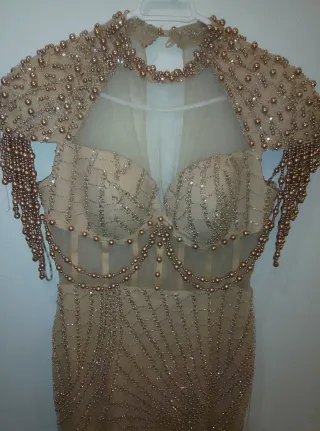 Vestido de fiesta dorado y rosa