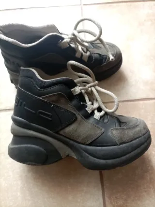 Scarpe stile Fornarina con zeppa nere e grigie