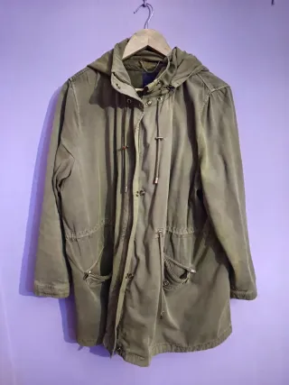 Parka verde con capucha