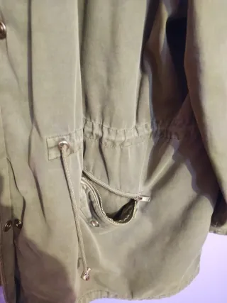 Parka verde con capucha