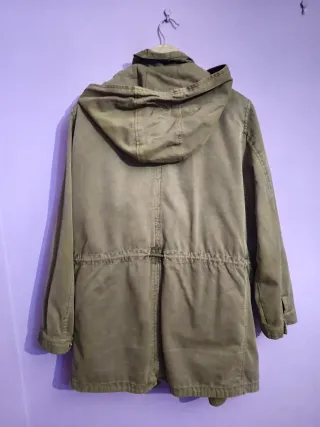 Parka verde con capucha