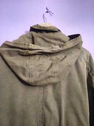 Parka verde con capucha