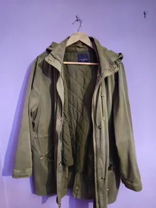 Parka verde con capucha