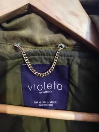 Parka verde con capucha
