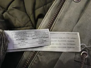 Parka verde con capucha