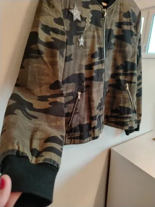 Cazadora bomber camuflaje ZARA Talla S