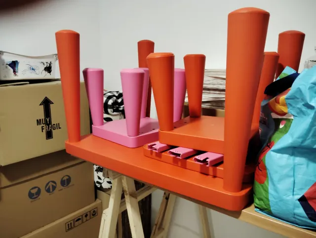 Mesa y sillas infantiles de plástico