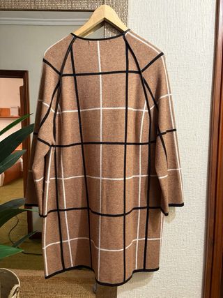 Abrigo punto Sfera cuadros marrón, talla S grande