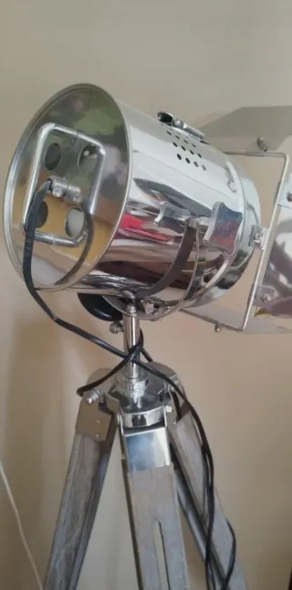 Lampada terra stile faretto cinema