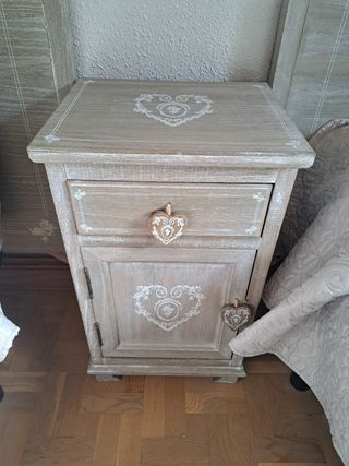 Camera da letto completa con due letti