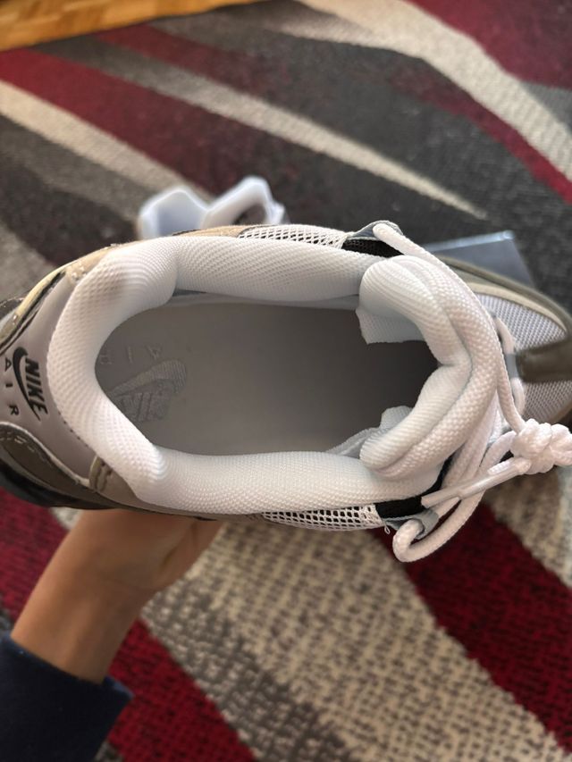 Nike Air Max 95 Gris y Blanco