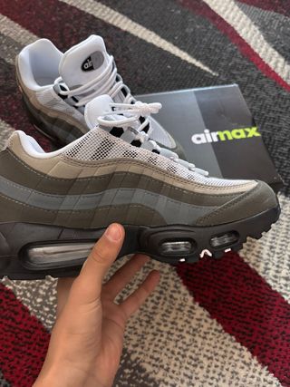 Nike Air Max 95 Gris y Blanco