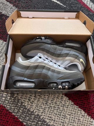 Nike Air Max 95 Gris y Blanco