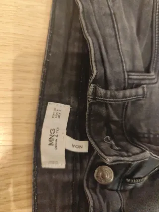 Vaqueros pitillo negros mujer Mango Noa