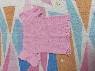 Blusa rosa con manga corta fruncida