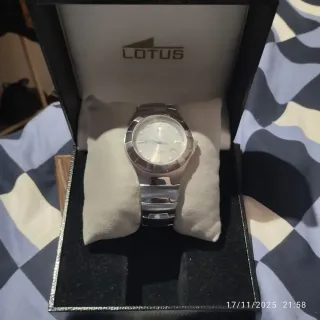 Reloj Lotus Hombre Plata y Blanco