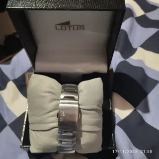 Reloj Lotus Hombre Plata y Blanco