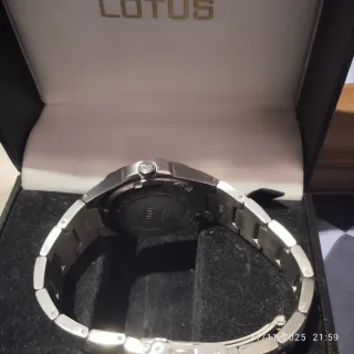 Reloj Lotus Hombre Plata y Blanco