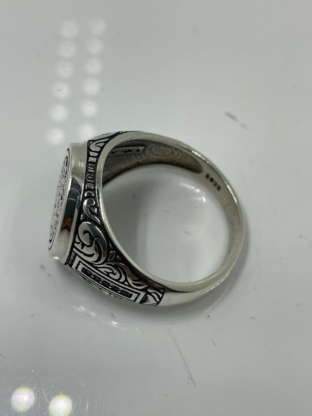 Anillo de plata con inscripción
