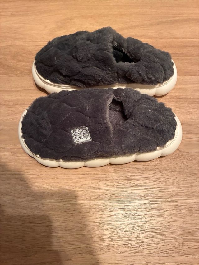 Zapatillas de casa grises