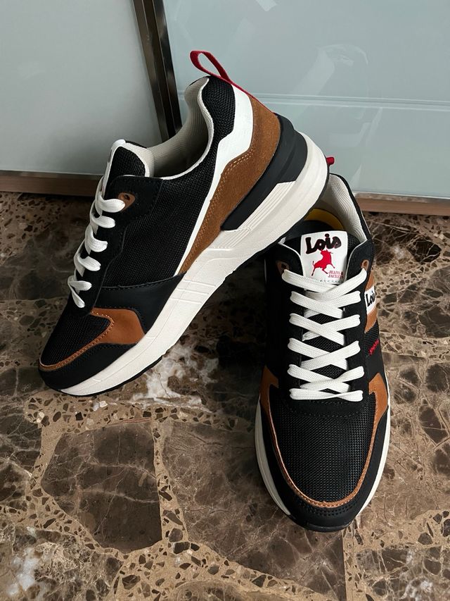 Zapatillas Lois Negras y Marrones