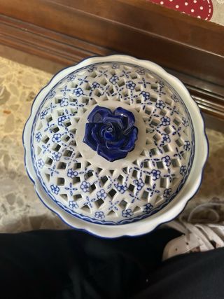 Biscottiera in porcellana decorata blu