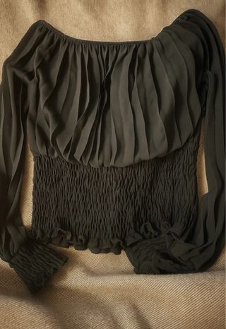 Blusa nera scamiciata maniche lunghe