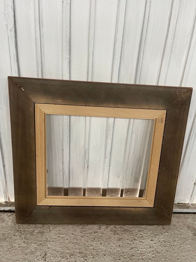 Marco in legno massello antico