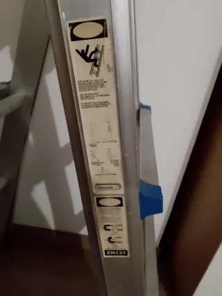 Escalera aluminio telescópica 16 peldaños.