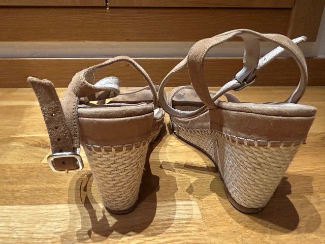 Cuñas de esparto beige