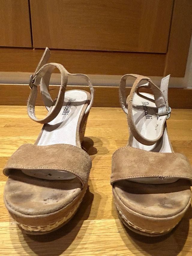 Cuñas de esparto beige