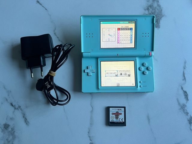 Nintendo DS Lite Turquesa + Cargador + Juego