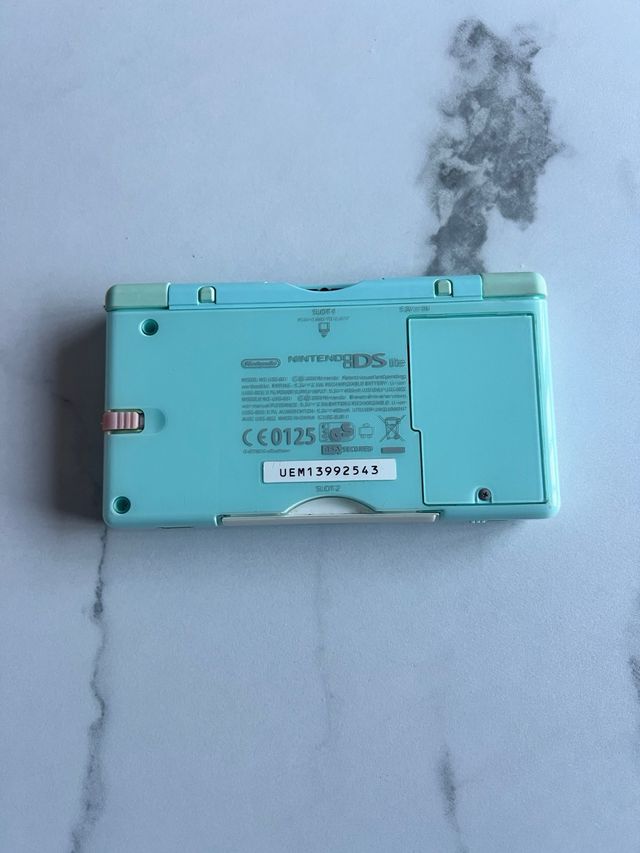 Nintendo DS Lite Turquesa + Cargador + Juego