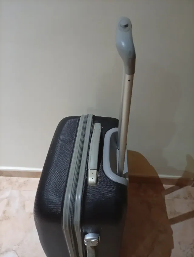 Maleta de viaje con ruedas azul 60x40x25