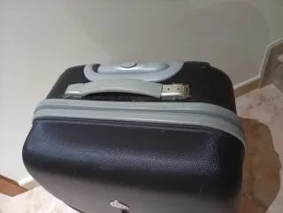 Maleta de viaje con ruedas azul 60x40x25