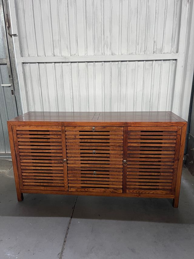 Aparador de madera maciza