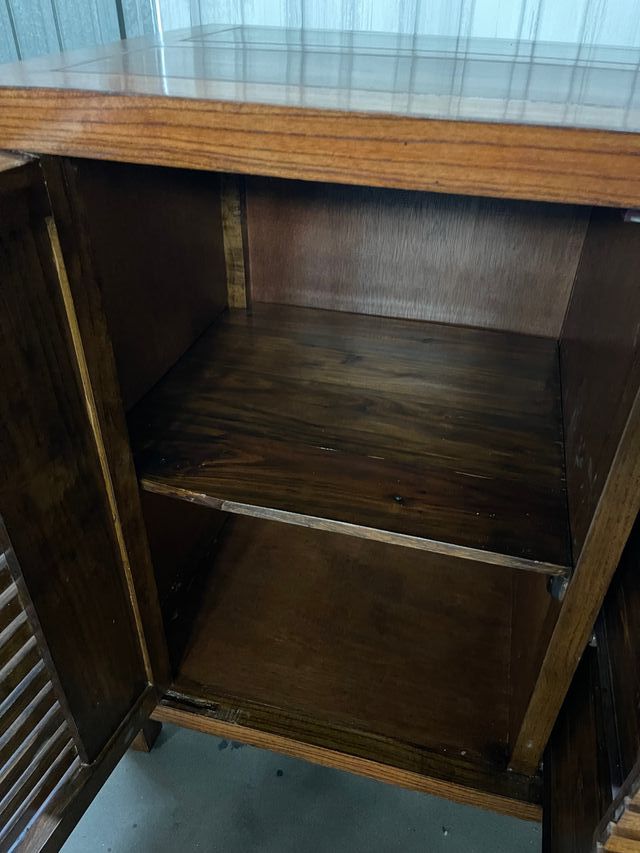 Aparador de madera maciza