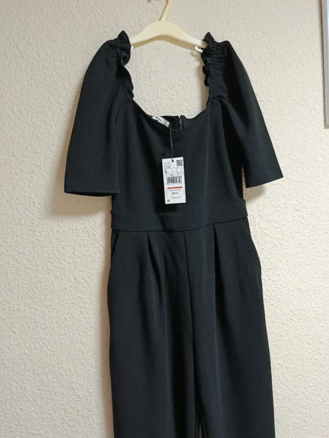 Mono negro escote cuadrado