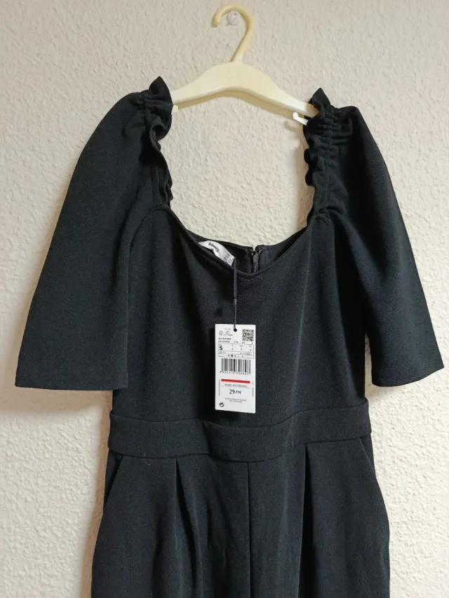 Mono negro escote cuadrado