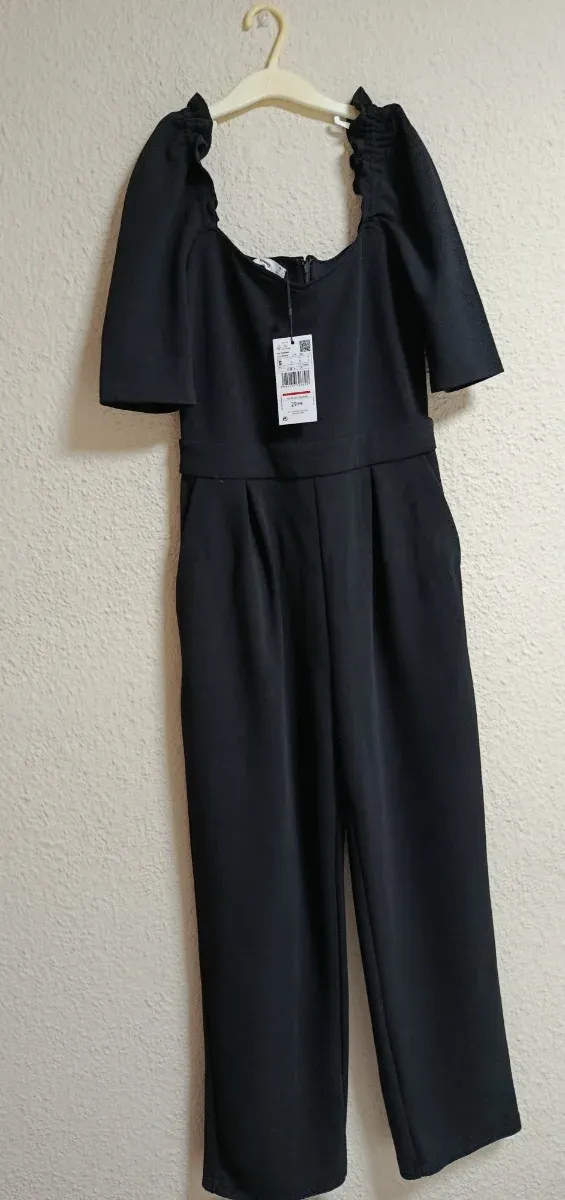 Mono negro escote cuadrado